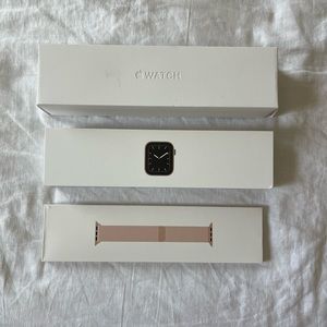 Apple Watch Series 5 - Gold Stainless Steel Milanese Loop - 44mm